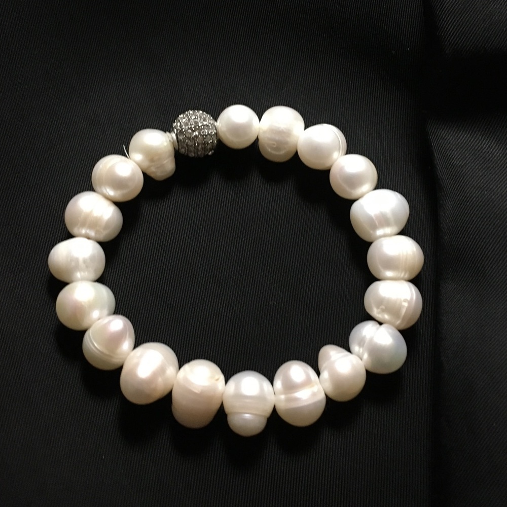 Real pearl bracelet. Newer worn
